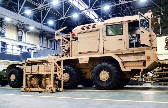 Огромный супертягач из Беларуси, который играючи перевезет 200 тонн груза