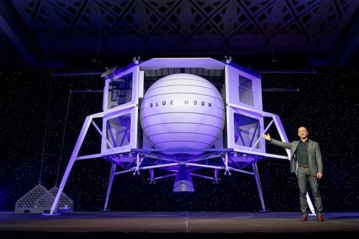 To the Moon. Самый богатый человек на планете презентовал машину для транспортировки грузов на Луну