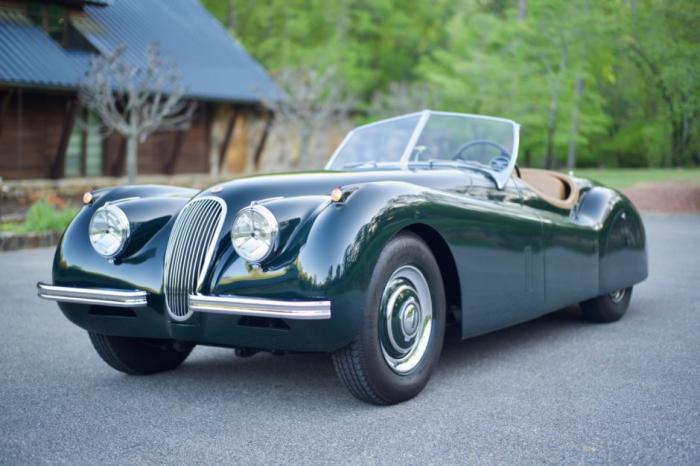 Jaguar XK120, угнанный более 50 лет назад, был найден в сарае под столом