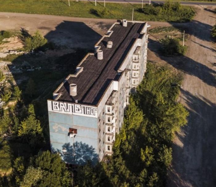 Простой парень из Самары решил пообедать на стене дома