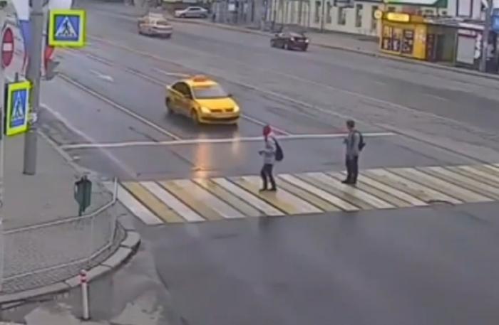 Даже на пешеходном переходе может произойти настоящий экшен
