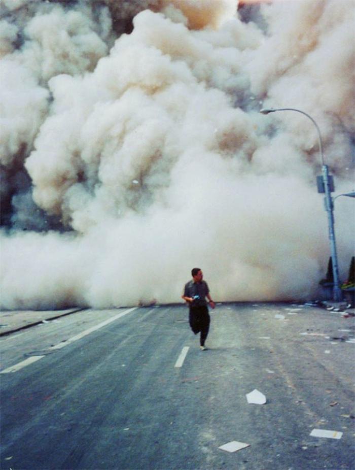 Редкие и трагичные: фотографии теракта 9/11, которые не все видели Редкие и трагичные: фотографии теракта 9/11, которые не все видели