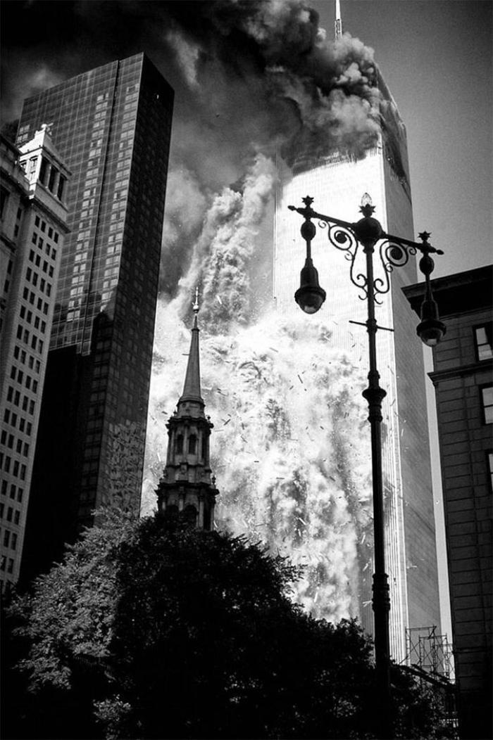 Редкие и трагичные: фотографии теракта 9/11, которые не все видели Редкие и трагичные: фотографии теракта 9/11, которые не все видели