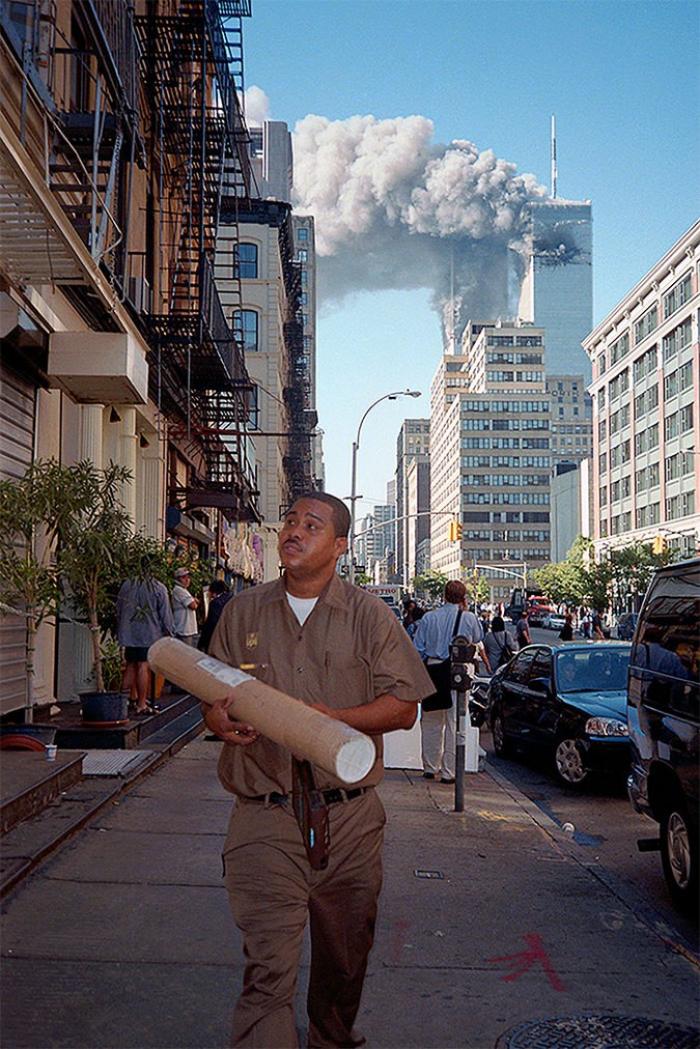 Редкие и трагичные: фотографии теракта 9/11, которые не все видели Редкие и трагичные: фотографии теракта 9/11, которые не все видели