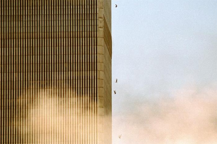 Редкие и трагичные: фотографии теракта 9/11, которые не все видели Редкие и трагичные: фотографии теракта 9/11, которые не все видели