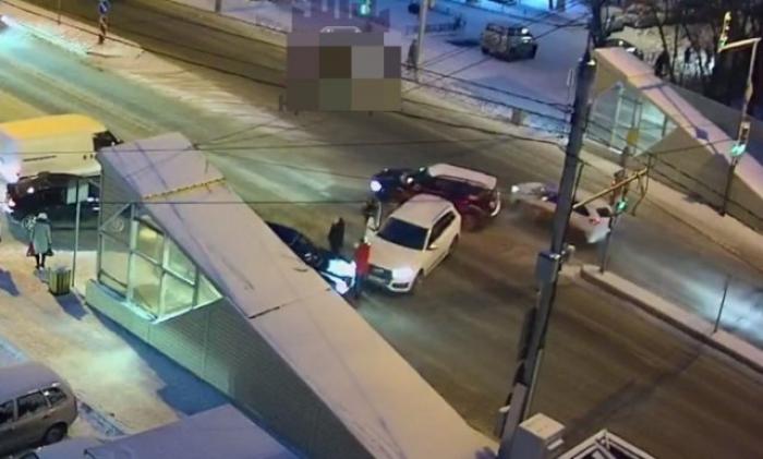 Инструкция: "Как перекрыть дорогу в час-пик"