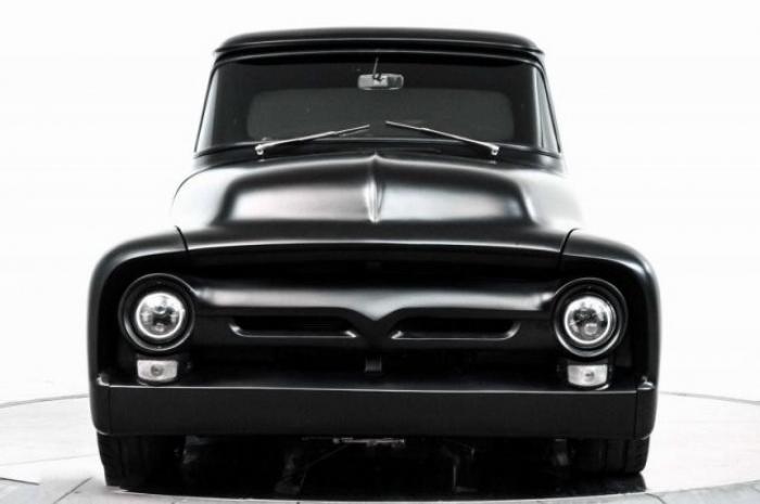 Ford 1956 в который установили двигатель от Mustang