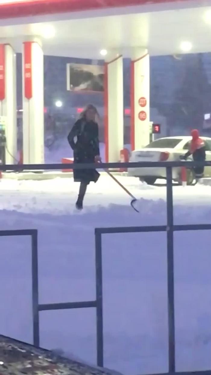 Красота спасёт мир. И Новосибирск от снега!