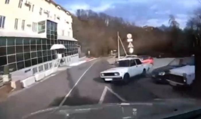 Слишком уверенный выезд с парковки на