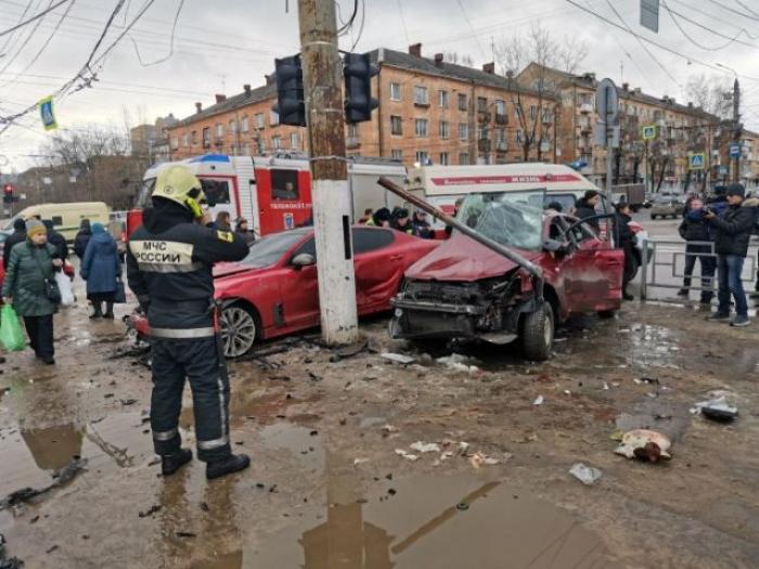 В Твери два автомобиля влетели в пешеходов