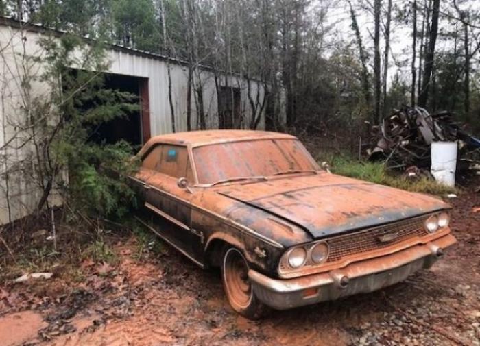 Ford Galaxie 1963 года, который пробыл в карьере большую часть своей жизни