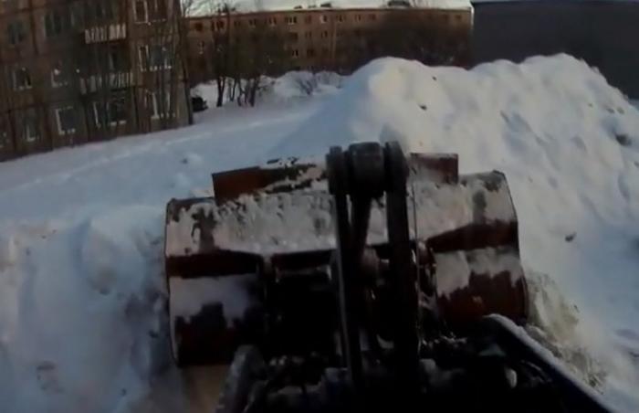 Сугроб с сюрпризом