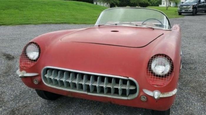 Как выглядит Chevrolet Corvette C1, простоявший в сарае 50 лет?