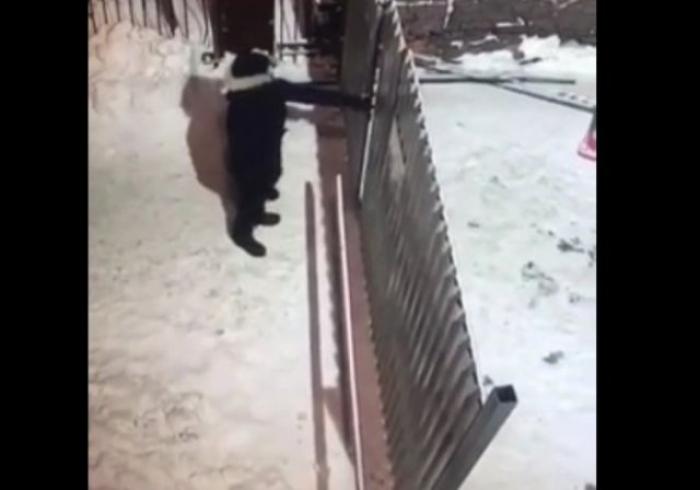 Не смог открыть дверь по глупой причине
