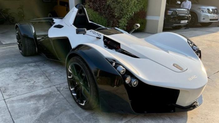 Одноместный трек-кар BAC Mono 2015 года выставили на продажу в Арабских Эмиратах