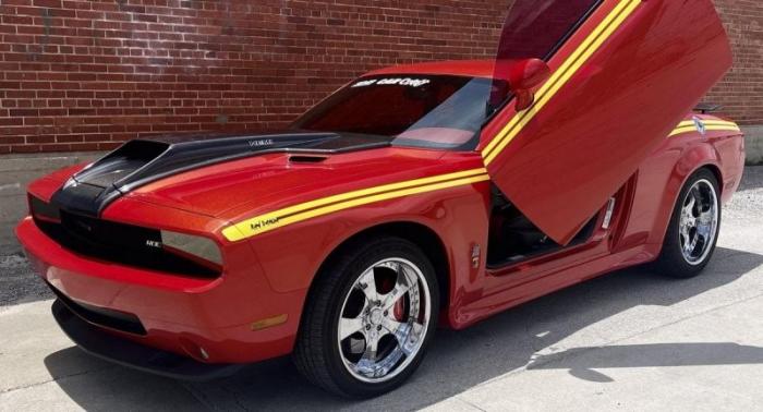 Dodge Challenger SRT8 2008 года, доработанный легендарным Джорджем Баррисом