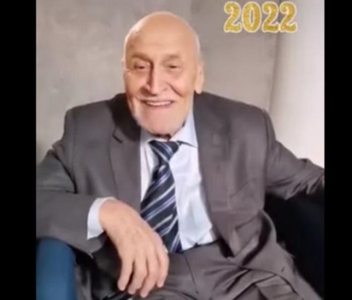 Николай Дроздов поздравляет вас с Новым годом 2022