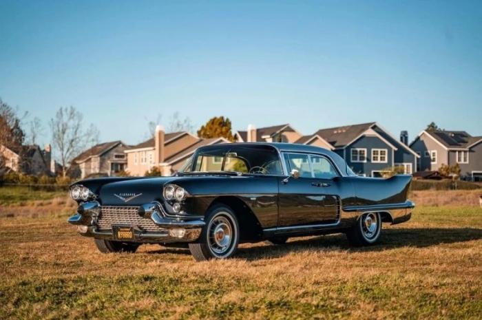 Cadillac Eldorado Brougham: стоил неприлично много, а взгляды притягивал как магнит