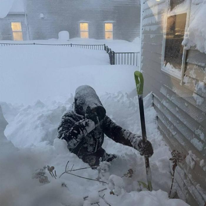 Снежный плен в США: в Нью-Йорке выпало больше 2 метров снега