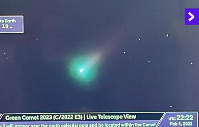 Пользователи сети показали кадры с редкой зелёной кометой