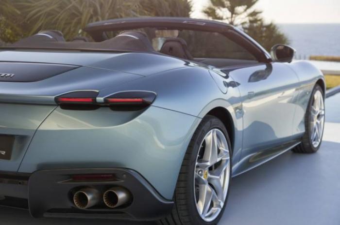 Новый четырехместный Ferrari Roma Spider