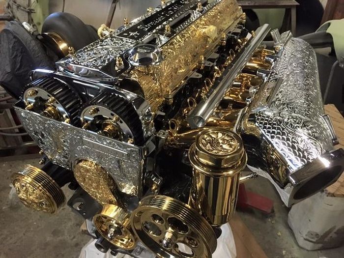Гравированный, позолоченный и отполированный 2JZ-GTE