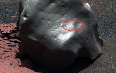 Марсоход Curiosity нашел еще один метеорит