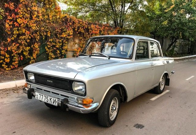 Эксклюзивный "Москвич" редкого цвета металлик в идеальном состоянии