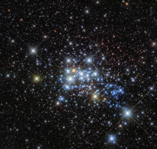 Hubble снял крупнейшую звезду галактики