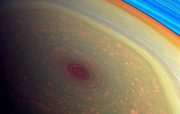 NASA показало "нырок" Cassini в атмосферу Сатурна