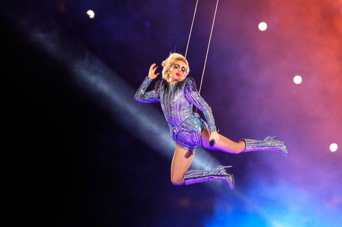 Леди Гага на 2017 Super Bowl Half Time Show