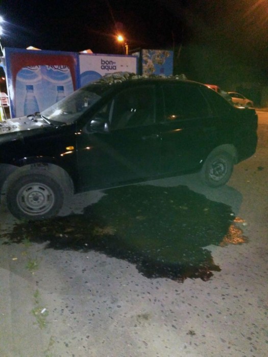 Пенсионерка залила дерьмом автомобиль, из которого громко доносилась музыка