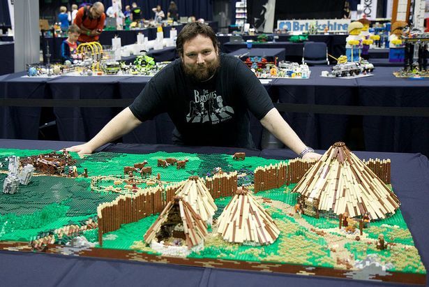 Фанат Lego занял фигурками пять сараев