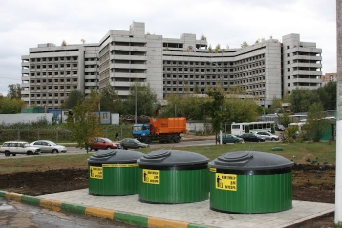 Не всегда установка новых мусорных контейнеров приносит ожидаемый эффект