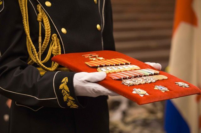 Дочь и внучки адмирала Горшкова подарили музею ордена стоимостью больше 2 млн долларов