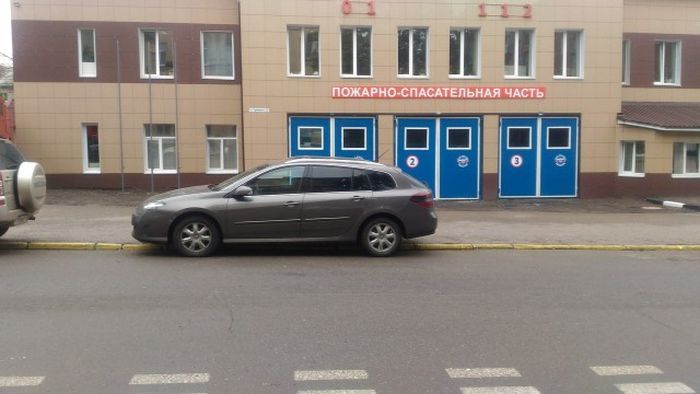 Чем чревата безответственная парковка у въезда в пожарную часть