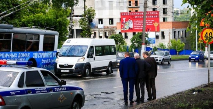 Свежеуложенный асфальт в Чебоксарах продержался 10 часов