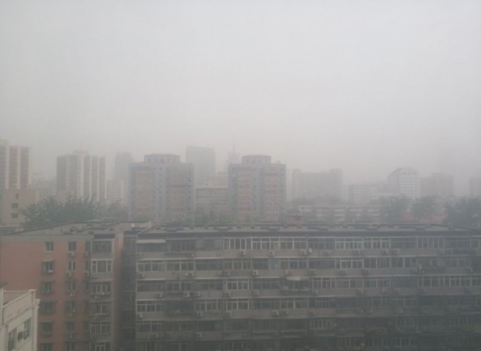 Пекин накрыла невиданная песчаная буря