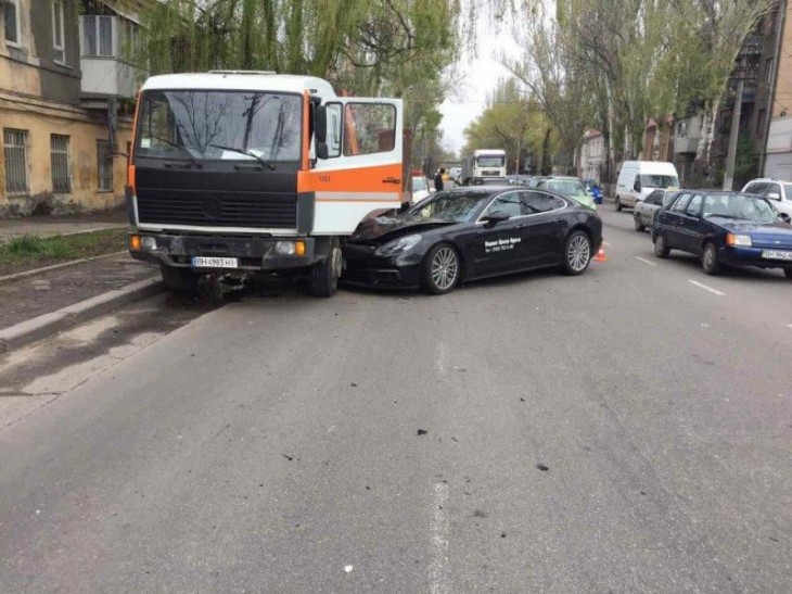 Porshe превратился в кучу металла во время тест-драйва