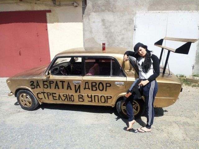 Девушка-автослесарь забацала себе пацанский "Жигуль"