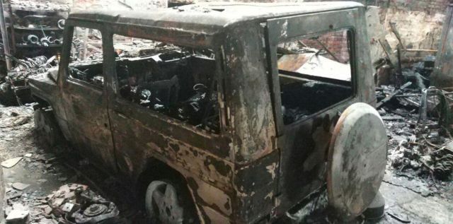 Во время пожара в автосервисе сгорели пять внедорожников Mercedes-Benz G500