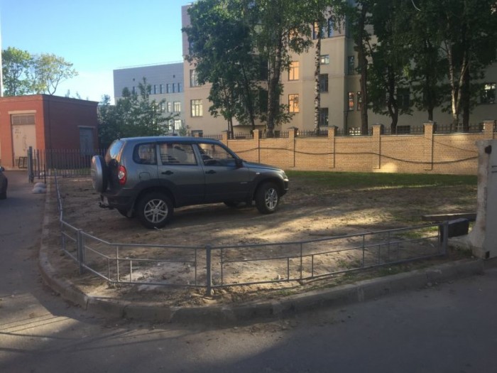 Подарок любителю парковаться на газоне от сварщика